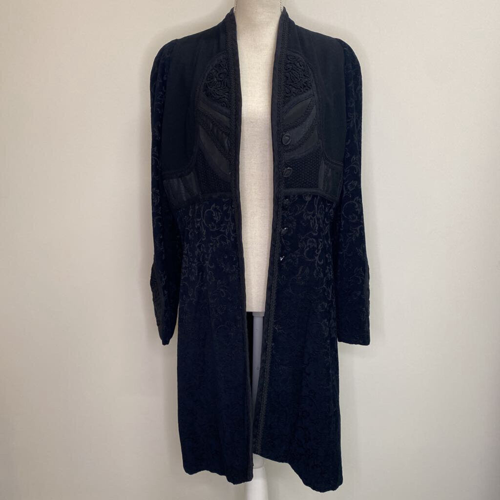 MELANGE - BLACK LONG FLORAL EMBOSSED EMBROIDERED JACKET