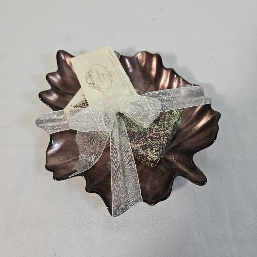 LEAF DISH W/ SOAP BAR