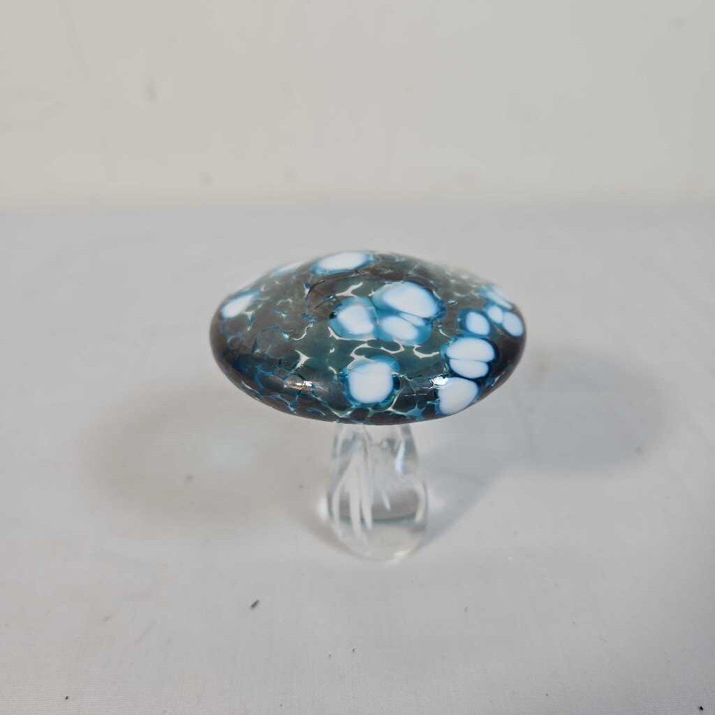 HAND BLOWN GLASS MUSHROOM