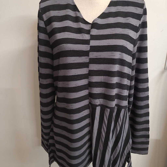BLACK & GREY STRIPED TOP