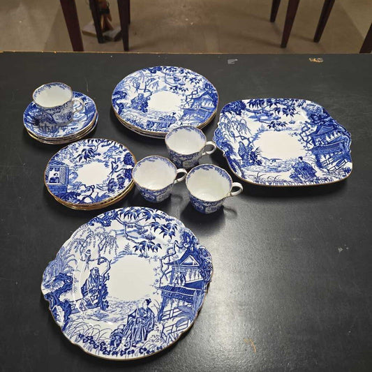 S/17 ROYAL CROWN DERBY BLUE & WHITE DISHES