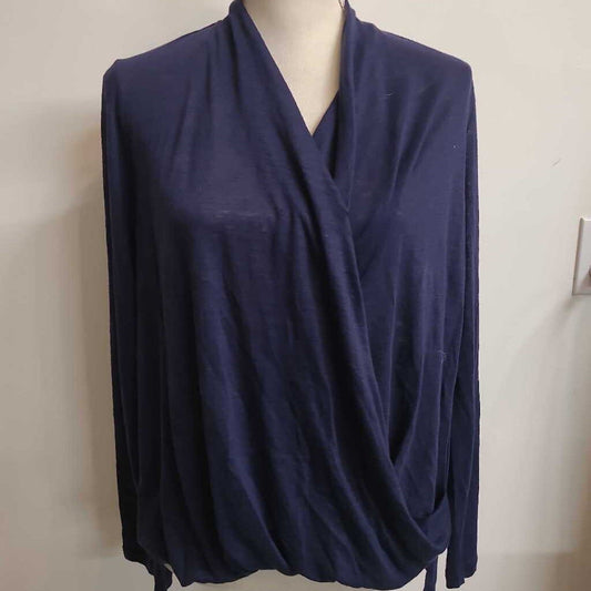NAVY VNECK TOP