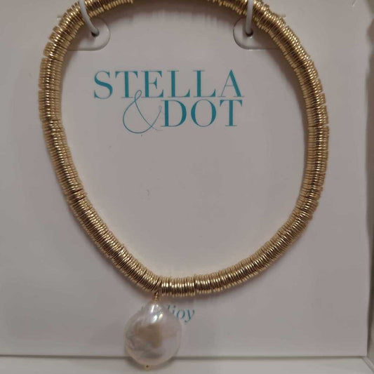 GOLD STRETCH BRACLET WITH PEARL DROP