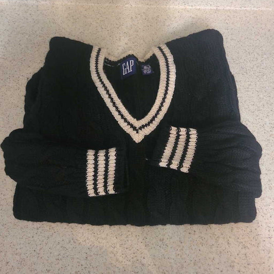 GAP - 100% VIRGIN WOOL B/W VARSITY CABLE KNIT SWEATER