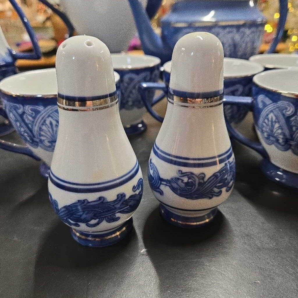 19PC BOMBAY CO ARABESQUE TEA SET