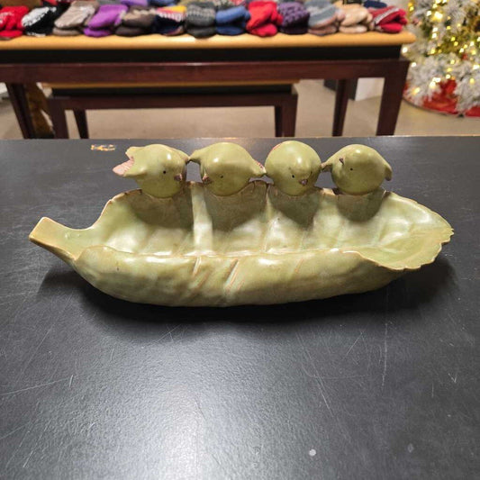 GREEN CERAMIC BIRDS ON LEAF DISH