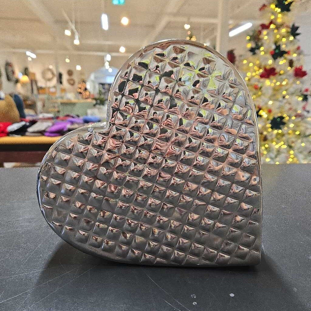 SILVER QUILTED HEART