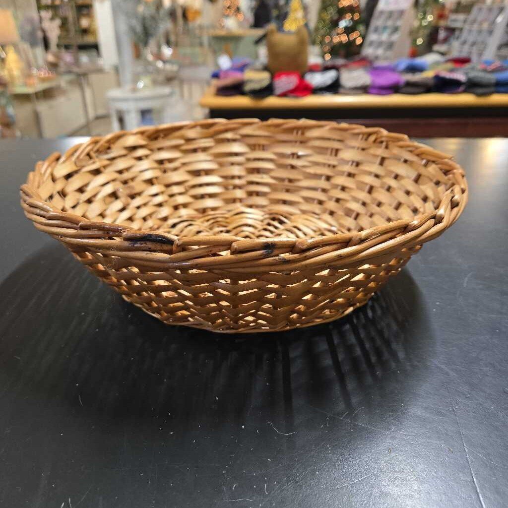 ROUND WOVEN BASKET