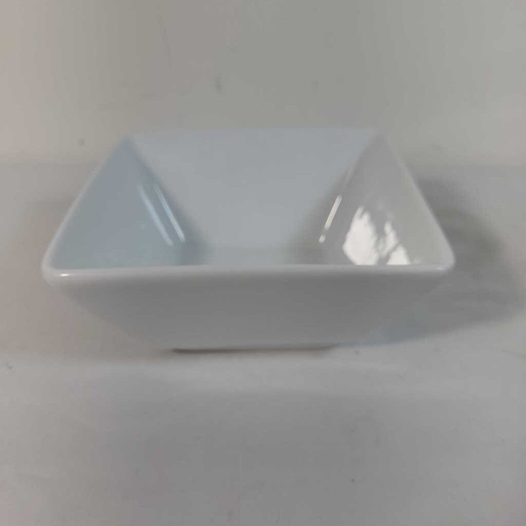SQ WHITE SERVING DISH