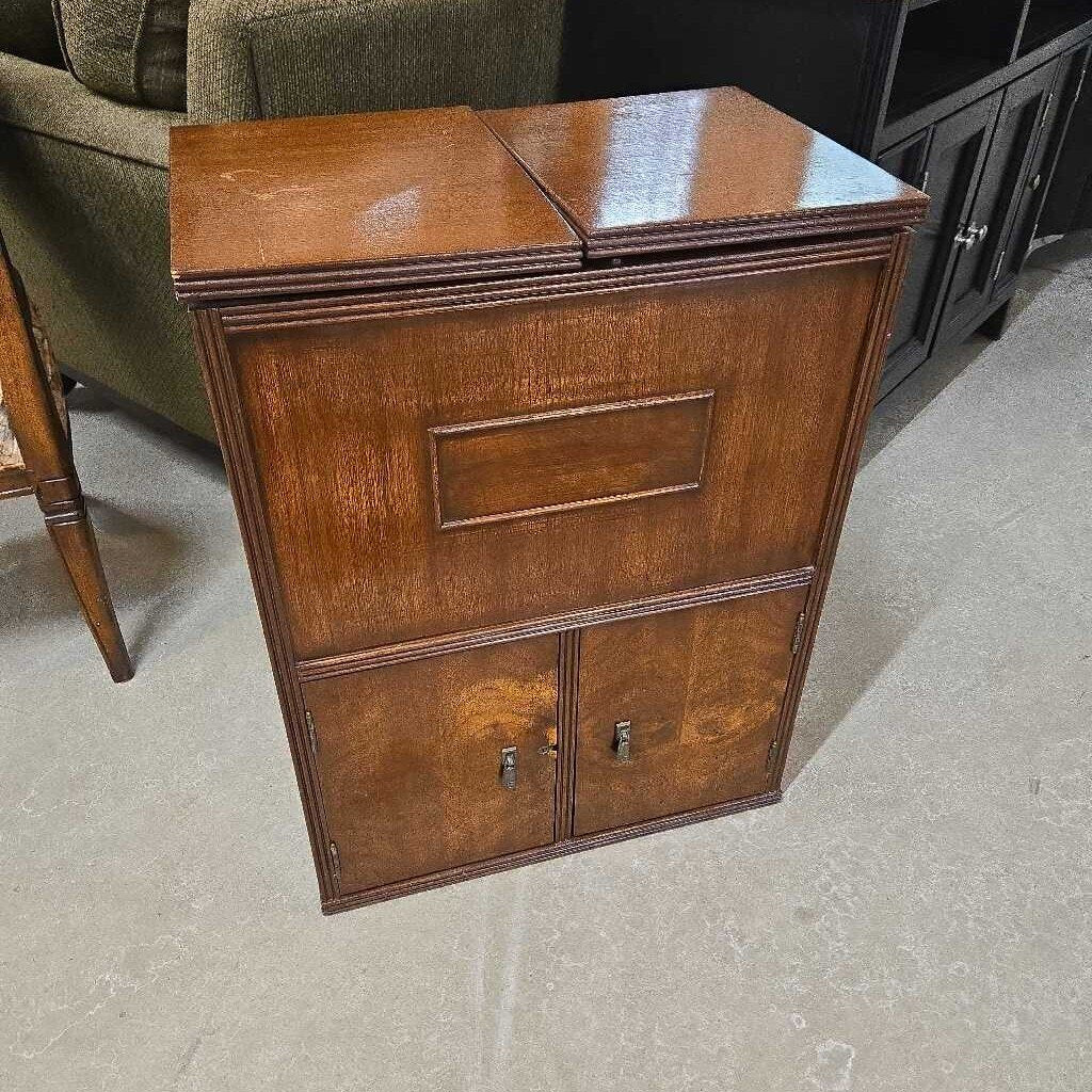 VTG MAHOGANY LIFT TOP BAR CABINET