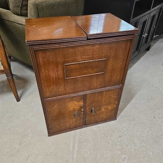VTG MAHOGANY LIFT TOP BAR CABINET