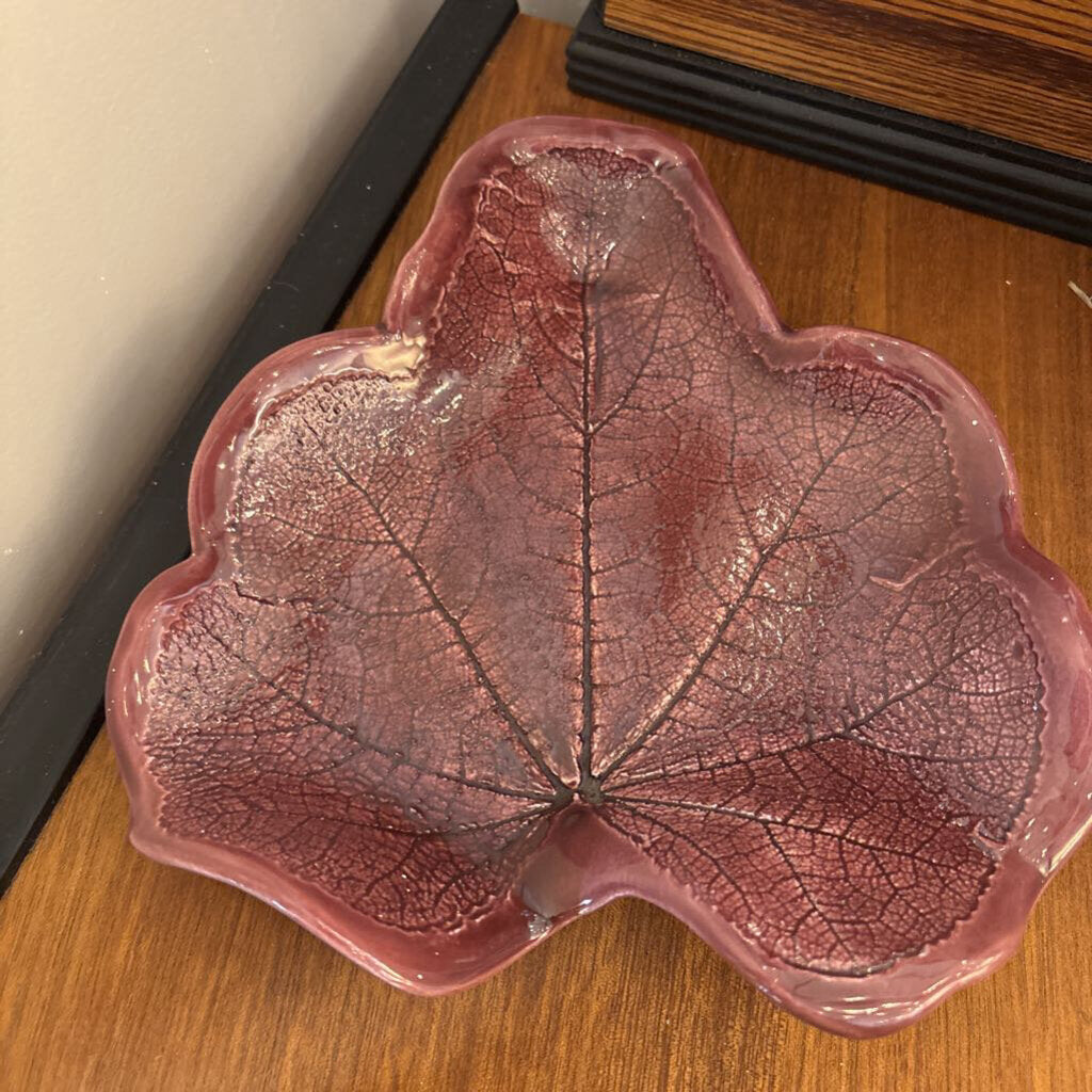 Ceramic Purple Leaf Decorative Plate
