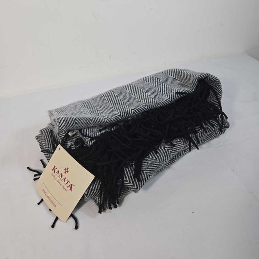 KANATA BLACK CHEVRON BLANKET