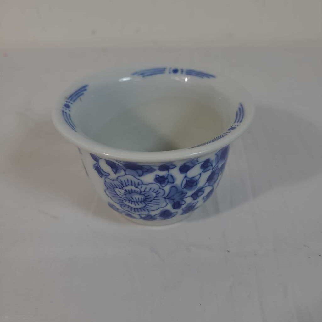 2.5" BLUE & WHITE POT