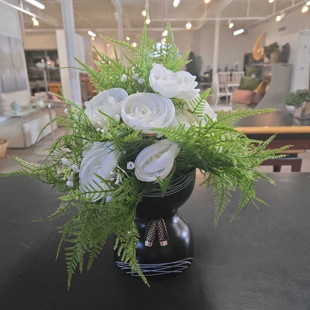 WHITE RANUNCULUS IN BLACK POT