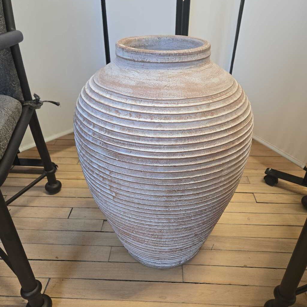 LG RIBBED FLOOR VASE