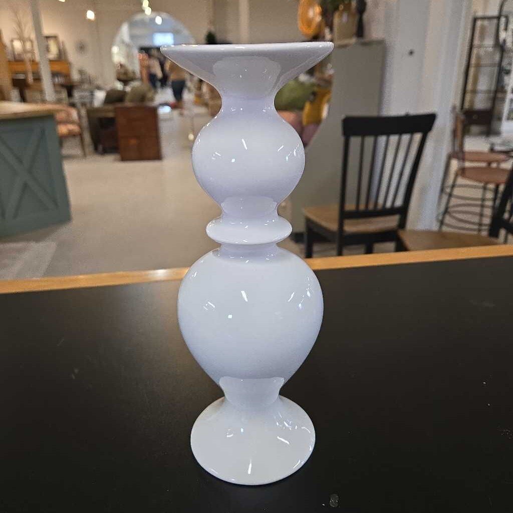WHITE CANDLESTICK