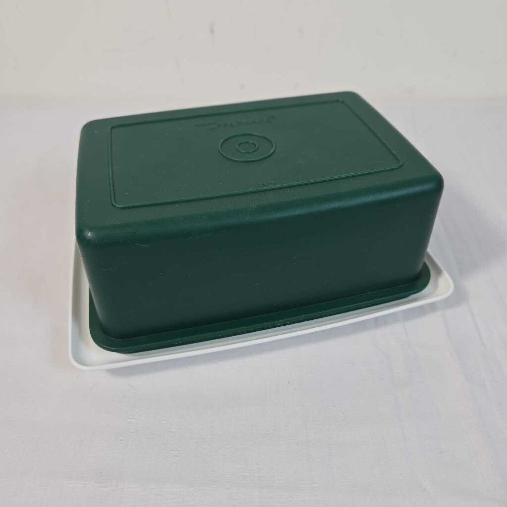 LIDDED TUPPERWARE BUTTER DISH