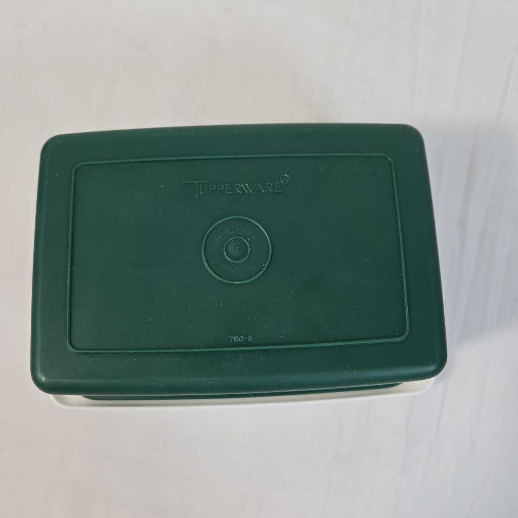 LIDDED TUPPERWARE BUTTER DISH