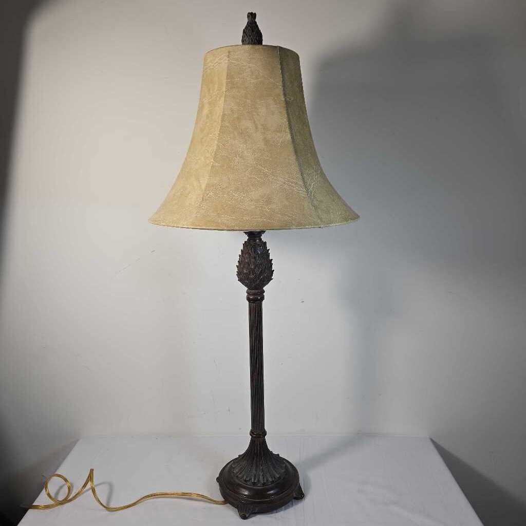 PINAPPLE LAMP W/SHADE