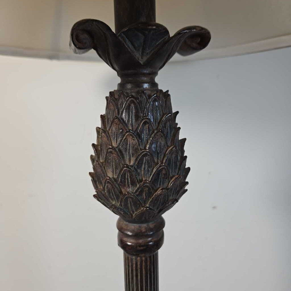 PINAPPLE LAMP W/SHADE