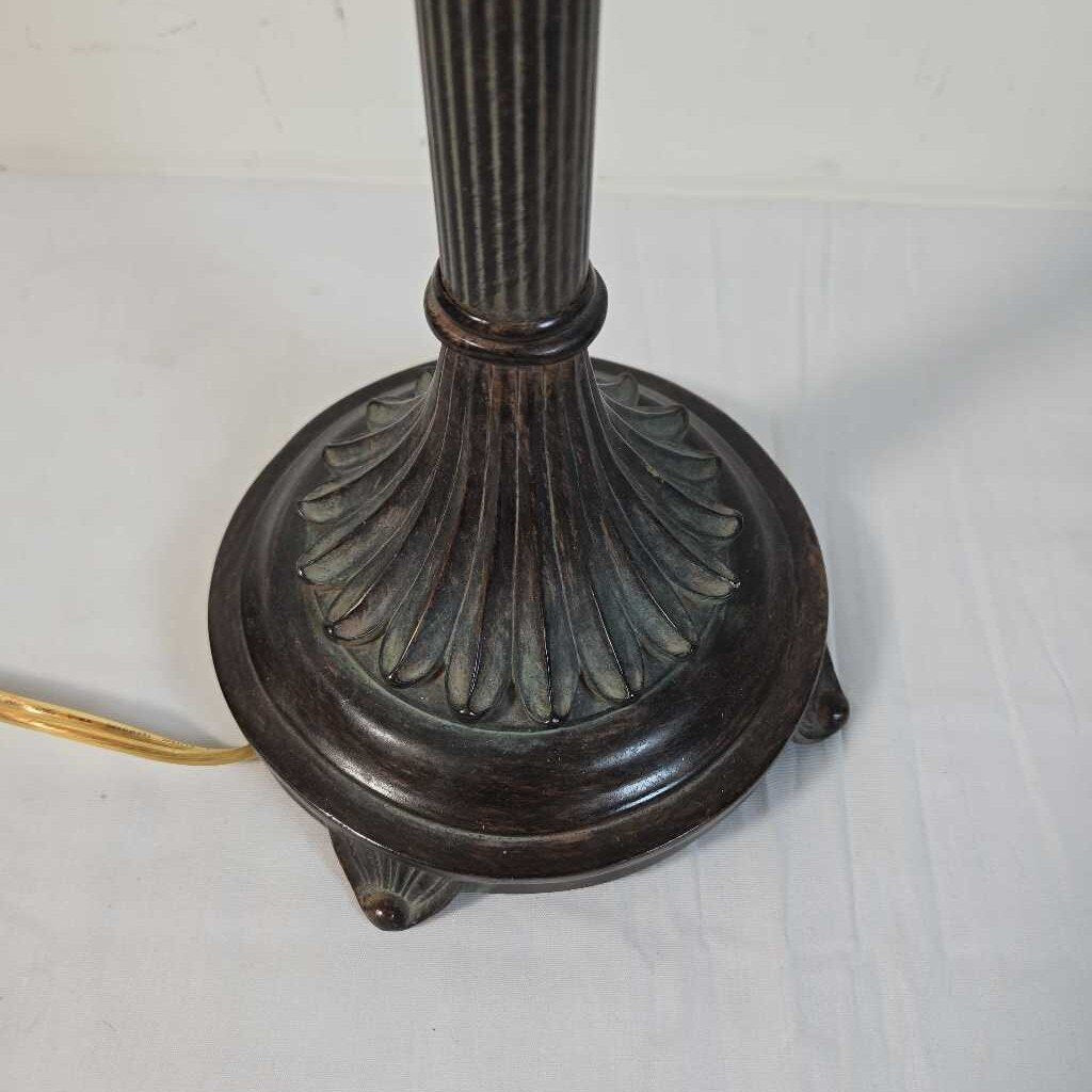 PINAPPLE LAMP W/SHADE