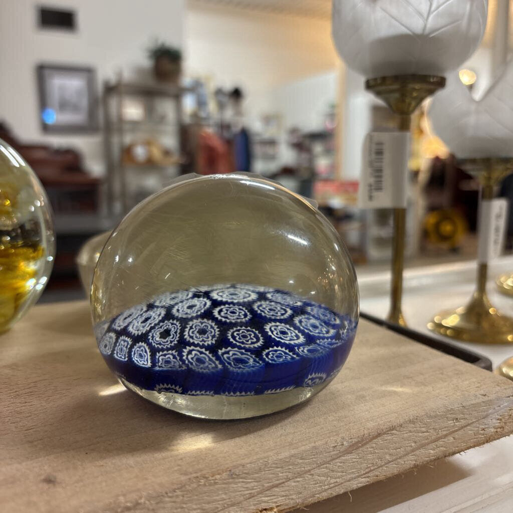 Vntg Made In Italy Paper Weight