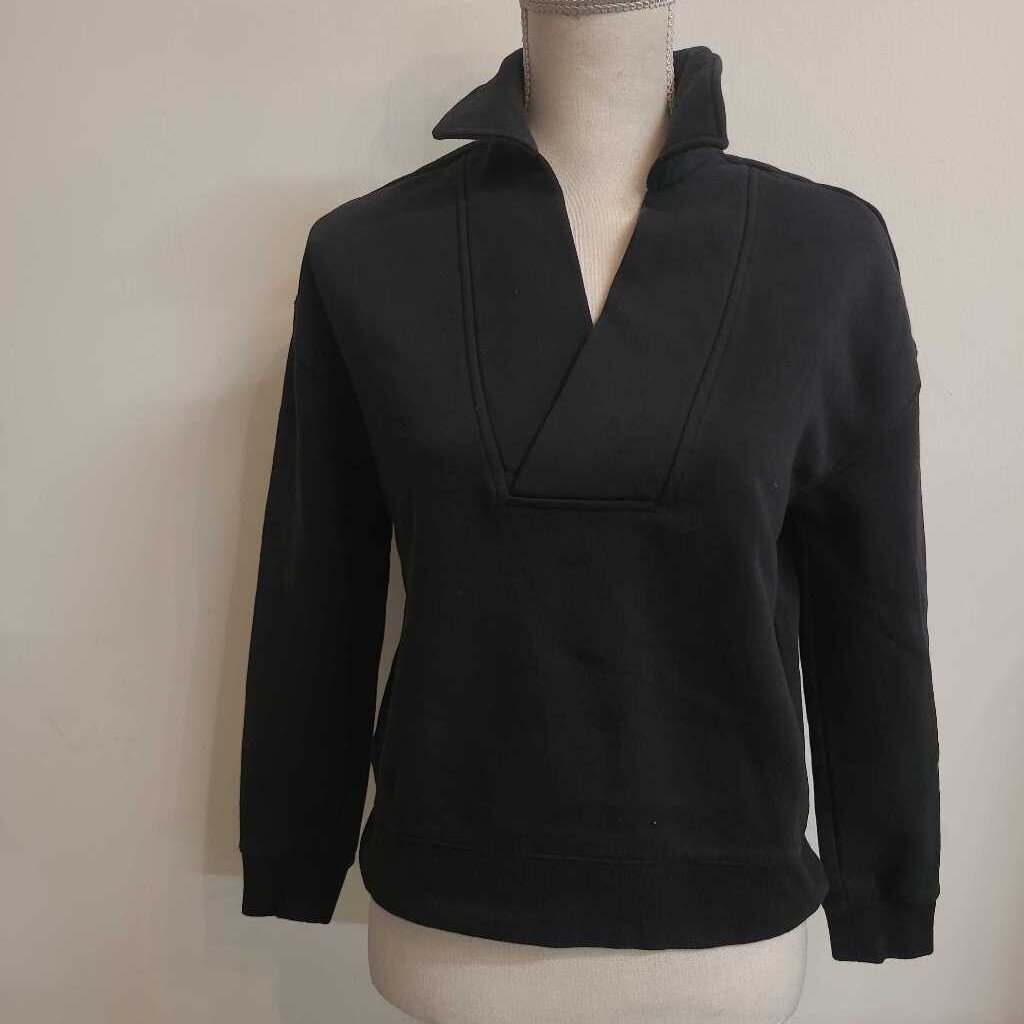 BLACK CROPPED SWEATSHIRT