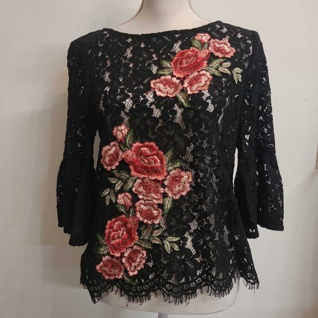 BLACK LACE TOP WITH EMBROIDERY