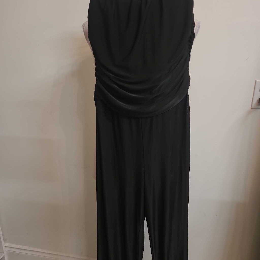 BLACK SLEEVELESS JUMPSUIT