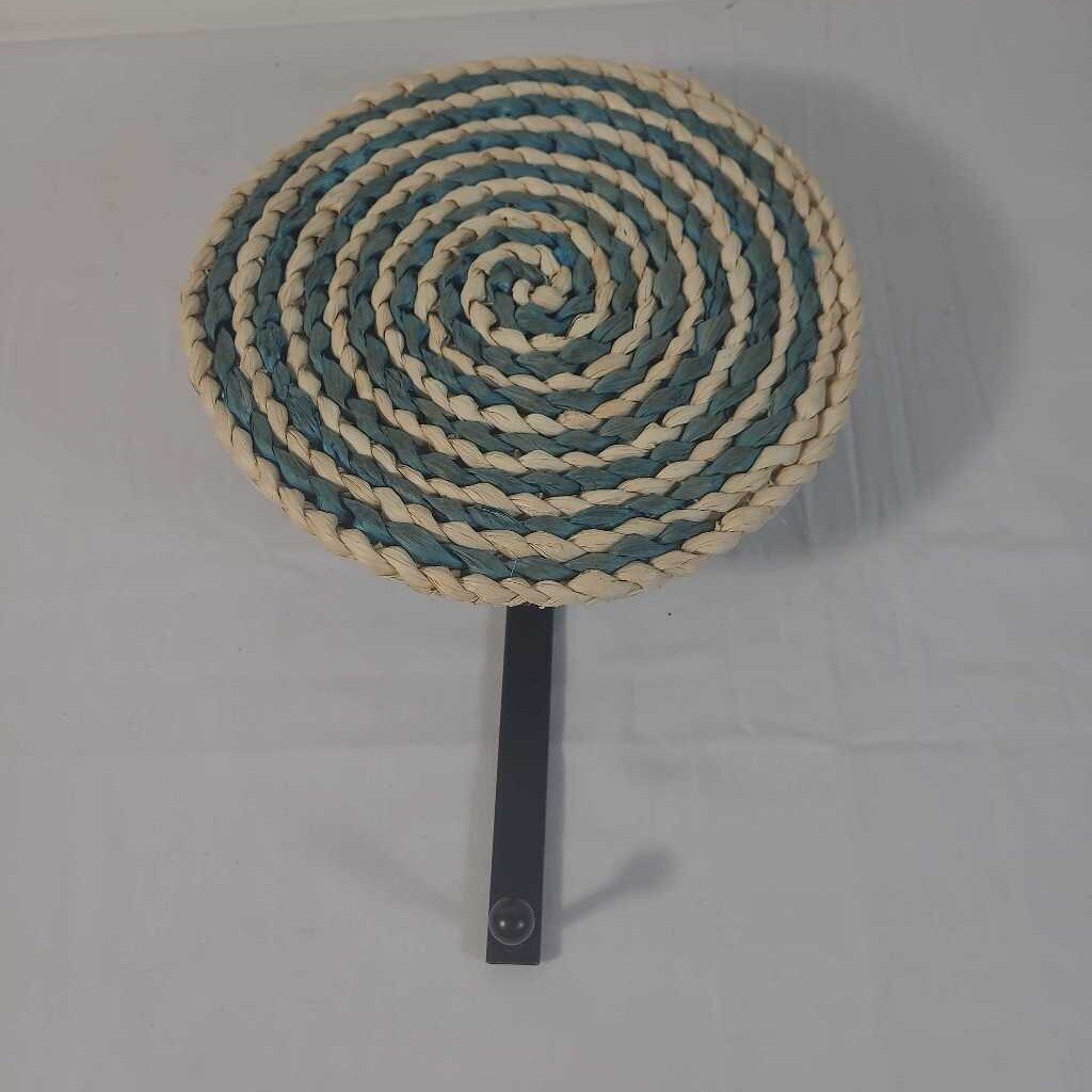 WOVEN CIRCLE WALL HOOK