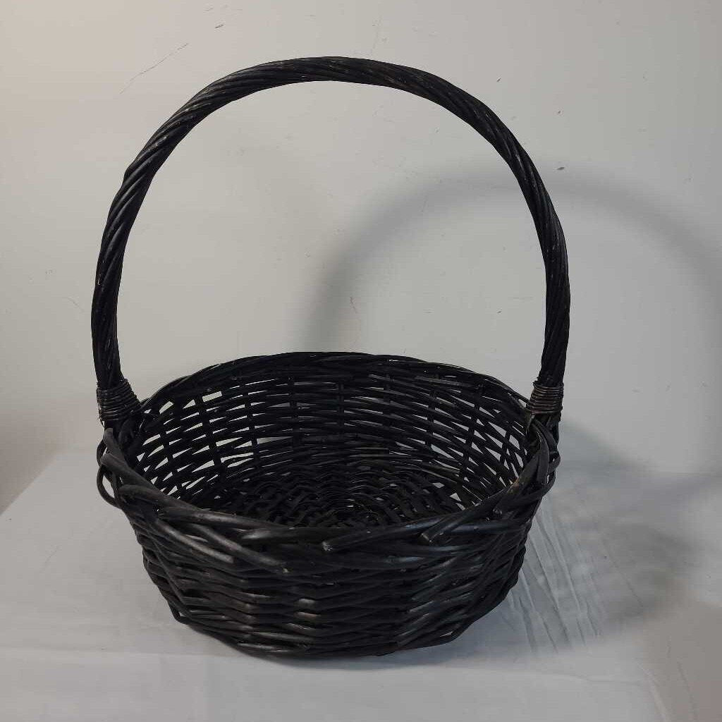 BLACK BASKET W/ HANDLE