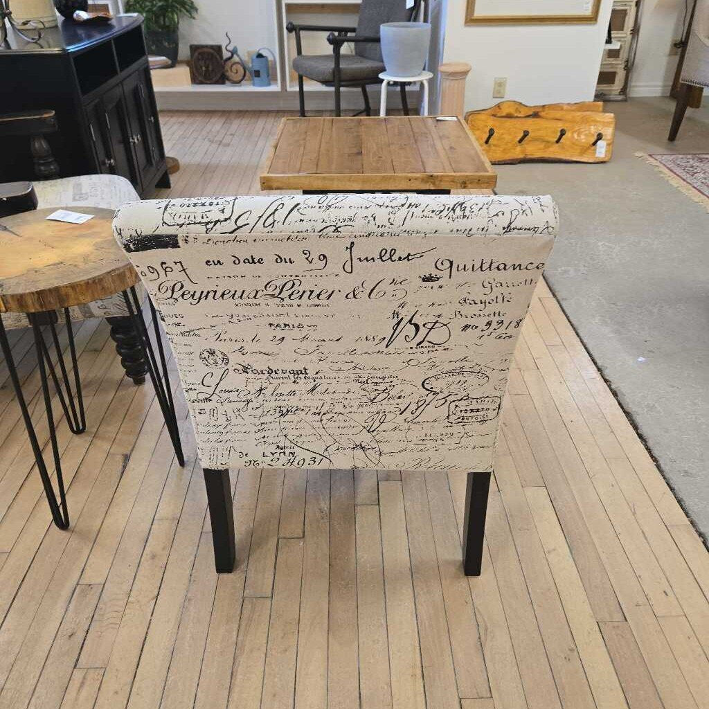SCRIPT ACCENT CHAIR