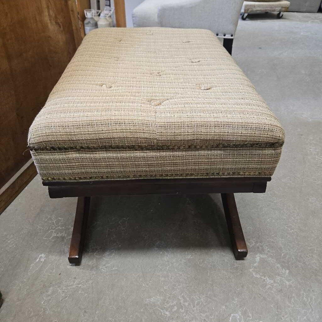 UPHOLSTERED BENCH