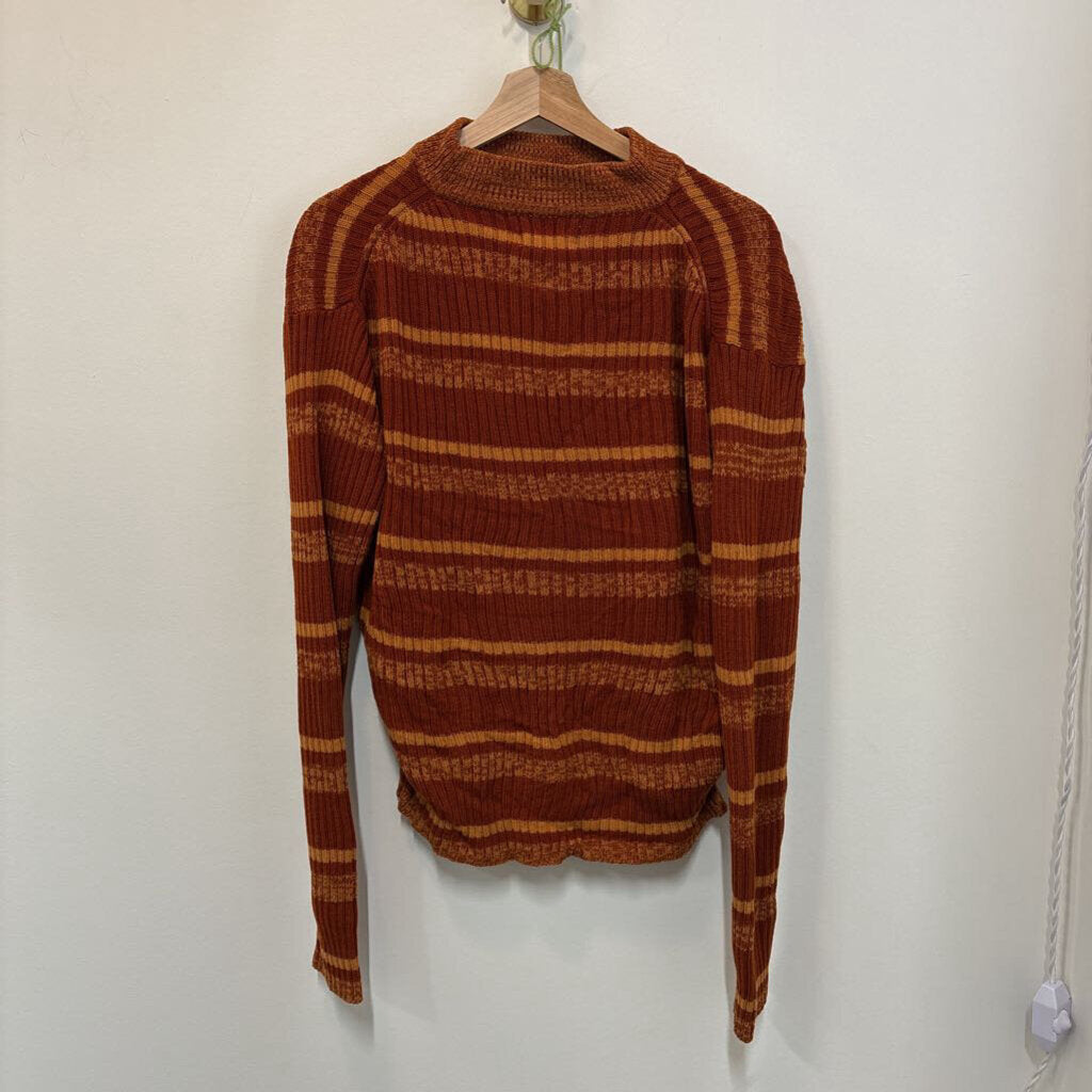 ORANGE SWEATER