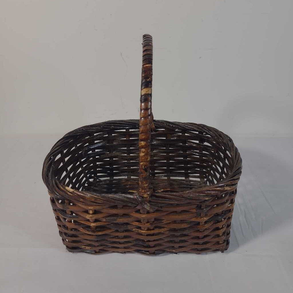 BROWN BASKET W/ HANDLE