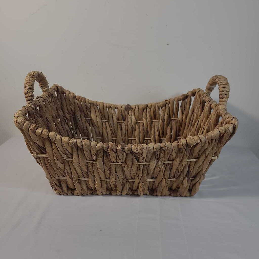 CURVED HANDLED BASKET