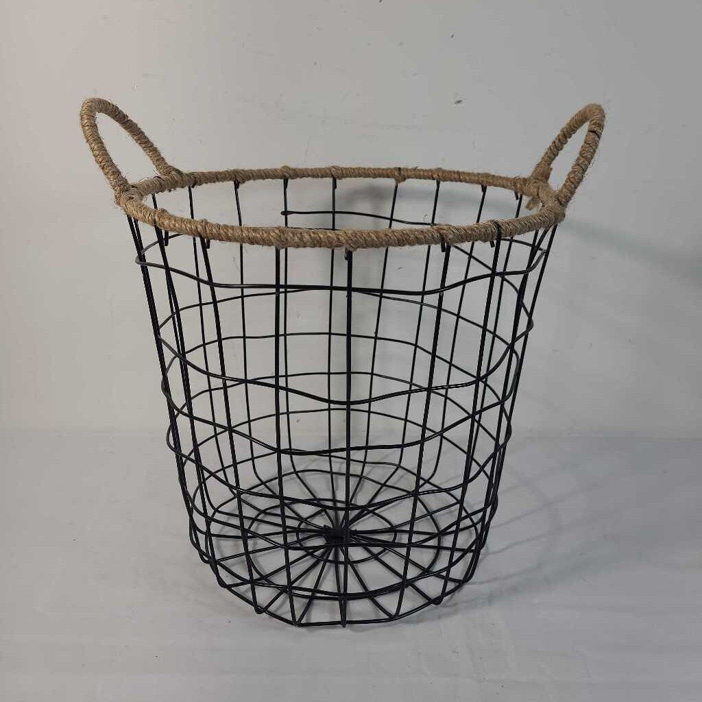 METAL & TWINE HANDLED BASKET