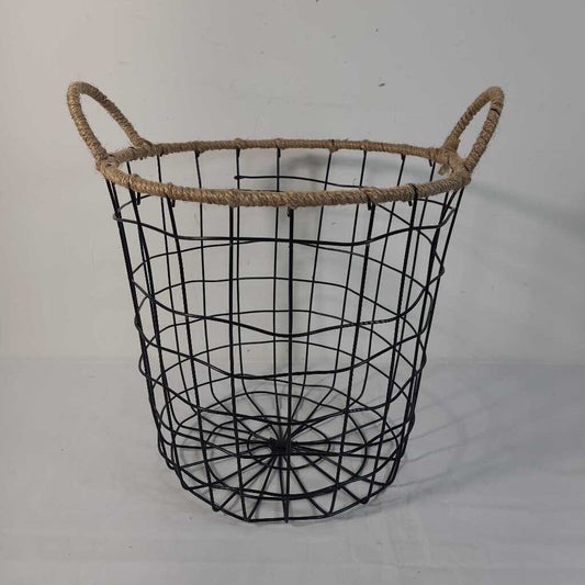 METAL & TWINE HANDLED BASKET