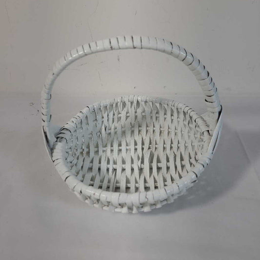 SM WHITE WOVEN BASKET