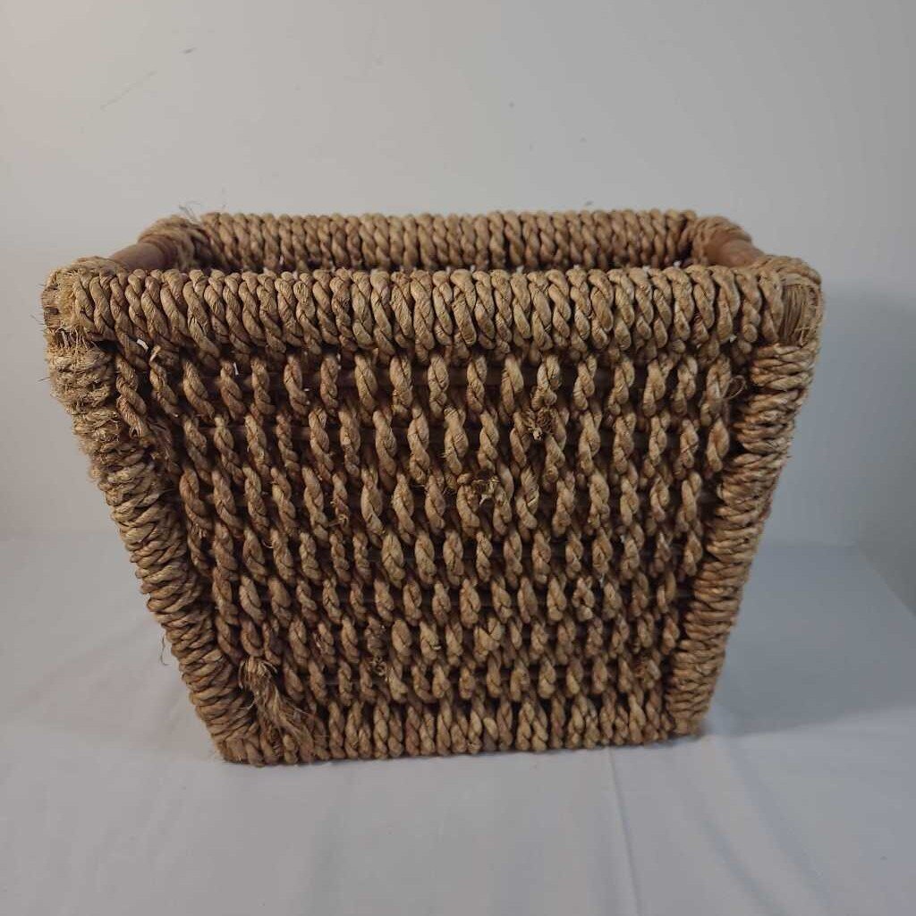 NARROW BASKET W/HANDLES