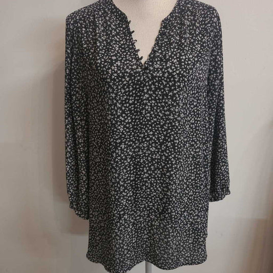 BLK/WHT FLOWERED SHORT DRESS