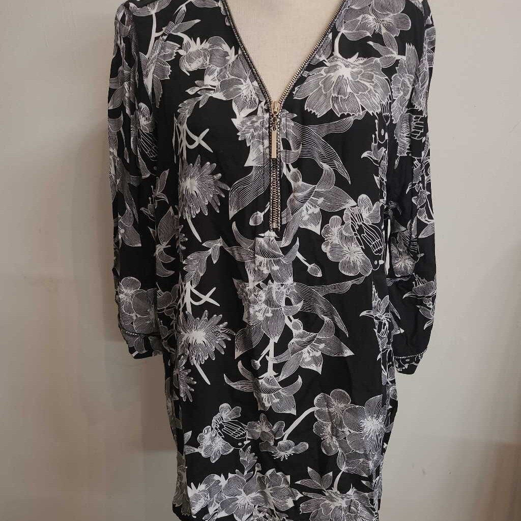 BLACK & WHITE TOP WITH ZIPPER