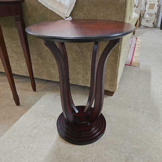 BOMBAY ROUND ACCENT TABLE