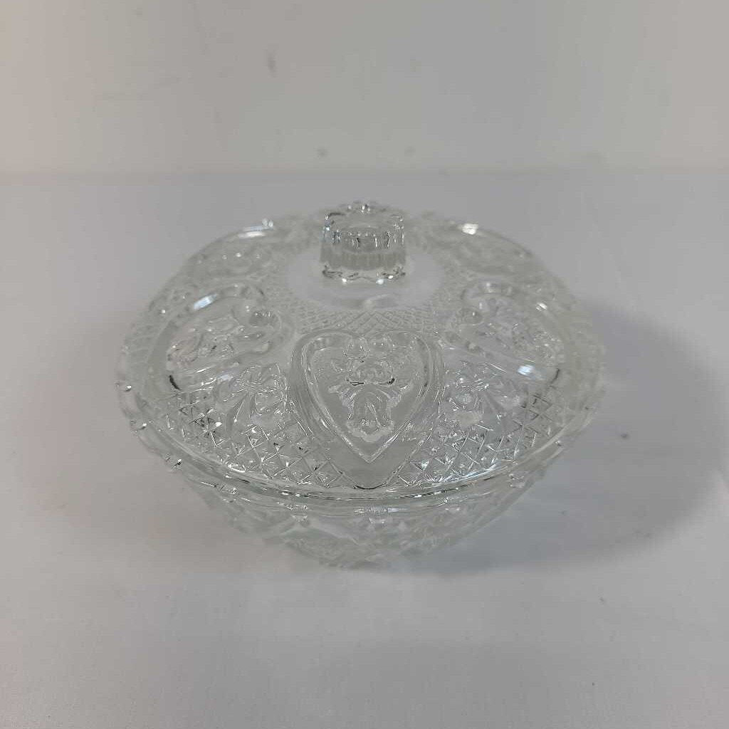 VTG PRESSED GLASS HEARTS & ROSES COVERED CANDY DISH