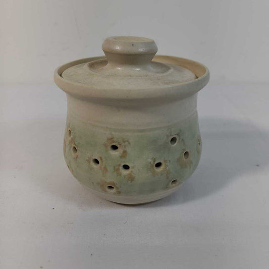 CERAMIC GARLIC POT