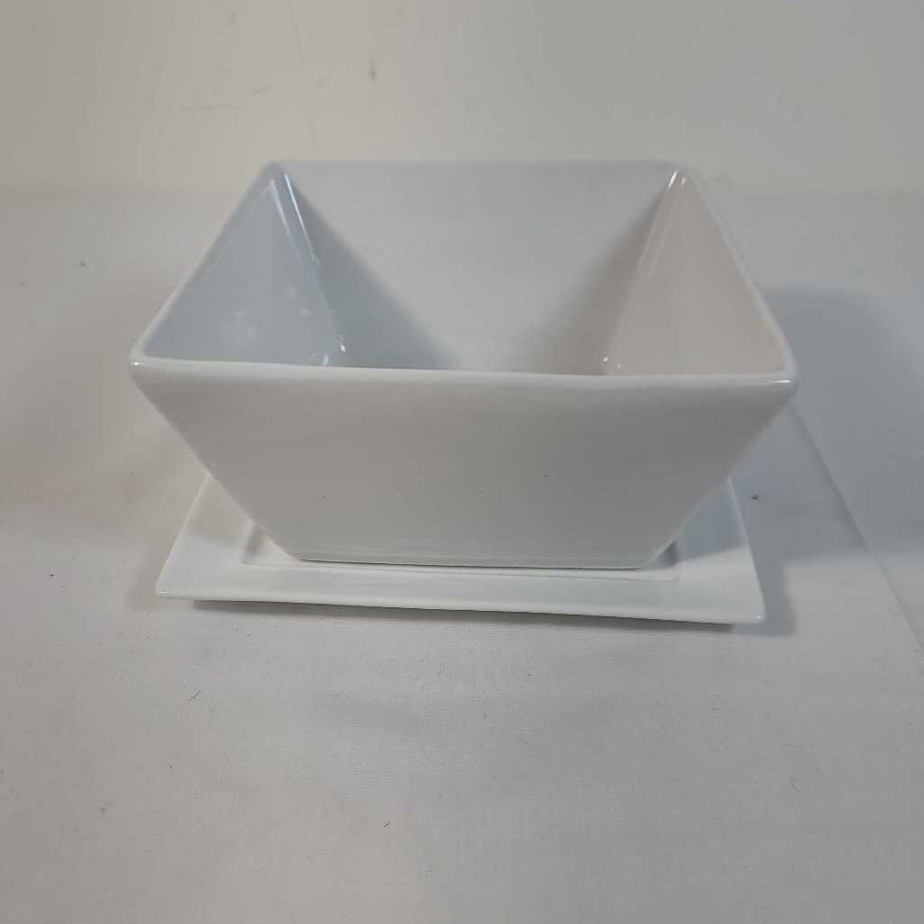 2PC WHITE DISHES
