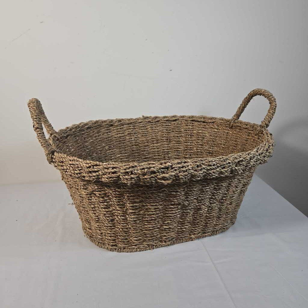WOVEN OVAL BASKET W/HANDLES