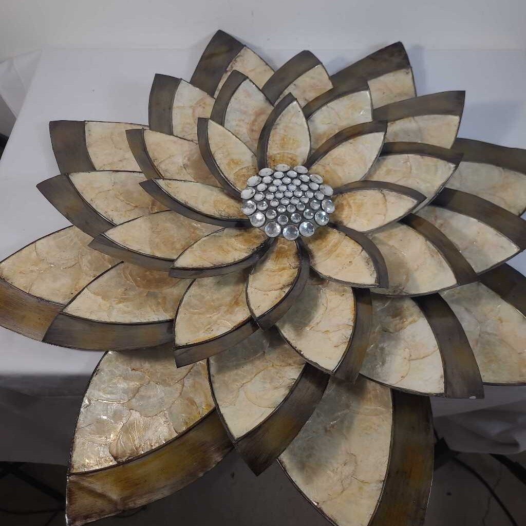 ELOQUENCE BLOOM CAPIZ SHELL WALL FLOWER