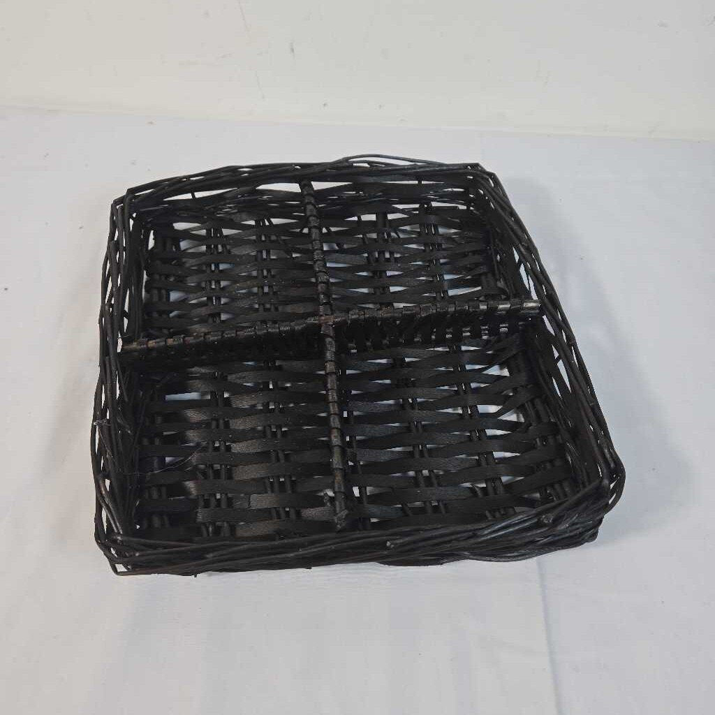 DIVIDED BASKET